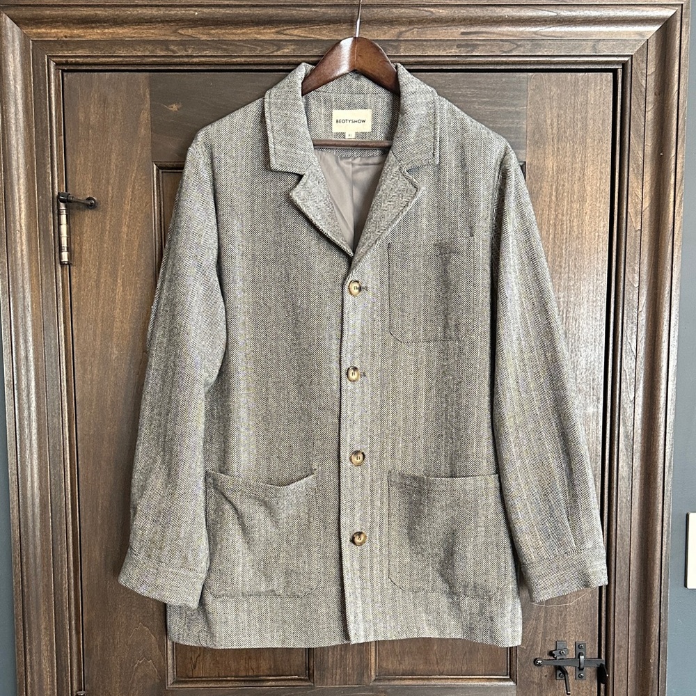 BEOTYSHOW Gray Herringbone Wool Blazer with Button Closure